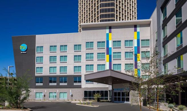 Tru by Hilton Phoenix Midtown Exterior