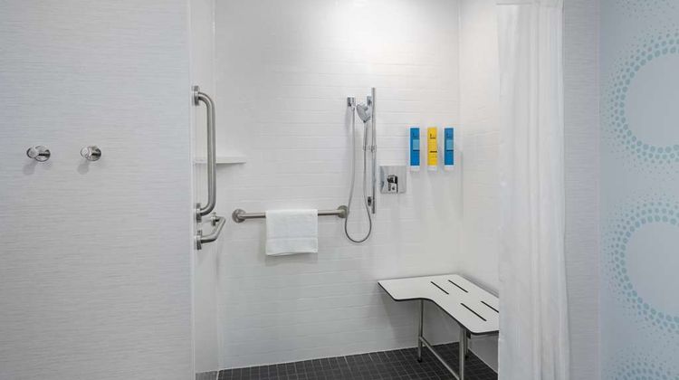 Tru by Hilton Phoenix Midtown Room