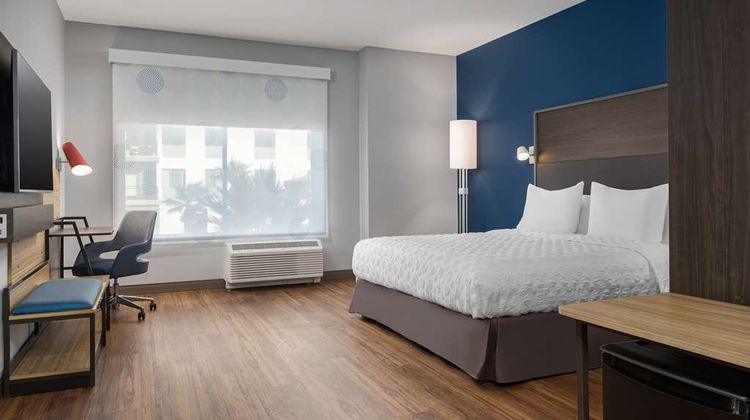 Tru by Hilton Phoenix Midtown Room