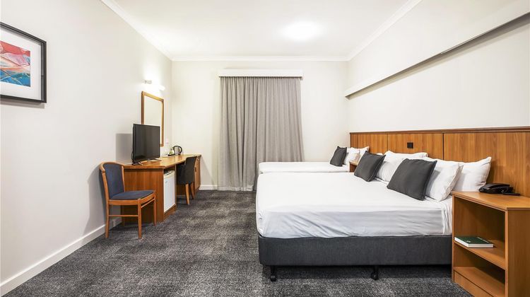Metro Hotel Perth City Room
