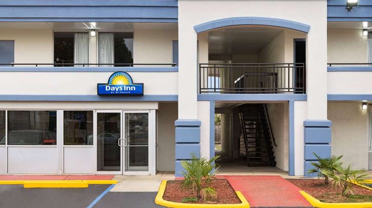 Days Inn by Wyndham Montgomery Exterior