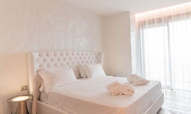 Promenade Hotel Room