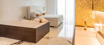 Promenade Hotel Room