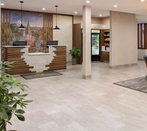 La Quinta Inn & Suites by Wyndham Lobby