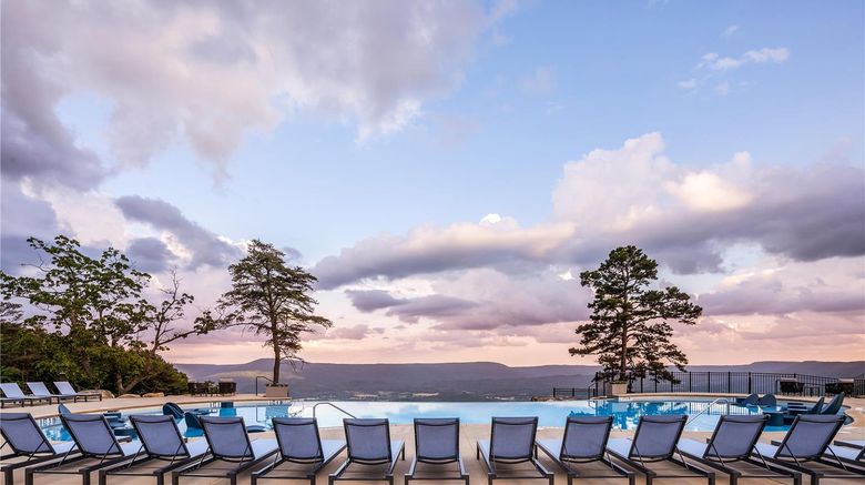 <b>Cloudland at McLemore Resort Pool</b>. Images powered by <a href="https://iceportal.shijigroup.com/" title="IcePortal" target="_blank">IcePortal</a>.