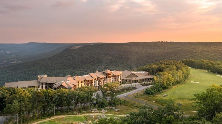 Cloudland at McLemore Resort Exterior. Images powered by <a href="https://iceportal.shijigroup.com" target="_blank" rel="noopener">Ice Portal</a>.