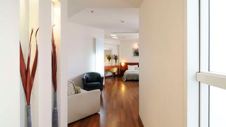 <b>Dorian Inn, Sure Coll by Best Western Suite</b>. Images powered by <a href="https://iceportal.shijigroup.com/" title="IcePortal" target="_blank">IcePortal</a>.