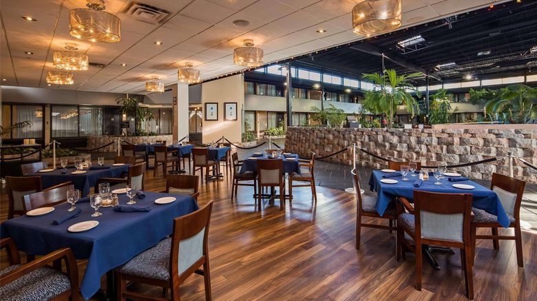 <b>Radisson Montreal Airport Restaurant</b>. Images powered by <a href="https://iceportal.shijigroup.com/" title="IcePortal" target="_blank">IcePortal</a>.