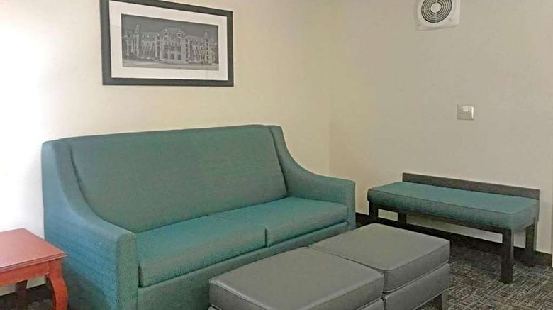 <b>Comfort Inn & Suites O'Fallon Suite</b>. Images powered by <a href="https://iceportal.shijigroup.com/" title="IcePortal" target="_blank">IcePortal</a>.