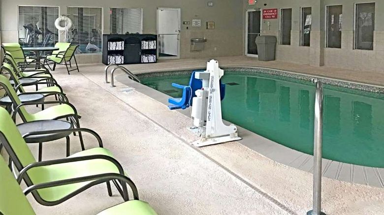 <b>Comfort Inn & Suites O'Fallon Pool</b>. Images powered by <a href="https://iceportal.shijigroup.com/" title="IcePortal" target="_blank">IcePortal</a>.