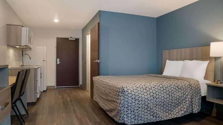 WoodSpring Stes Detroit Sterling Heights Room