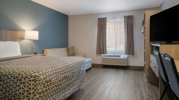 WoodSpring Stes Detroit Sterling Heights Room
