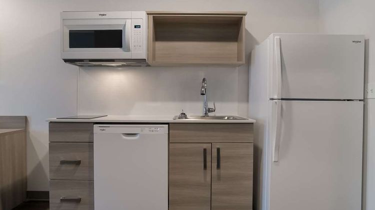 WoodSpring Stes Detroit Sterling Heights Room