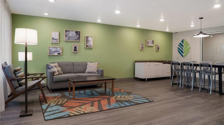 WoodSpring Stes Detroit Sterling Heights Lobby
