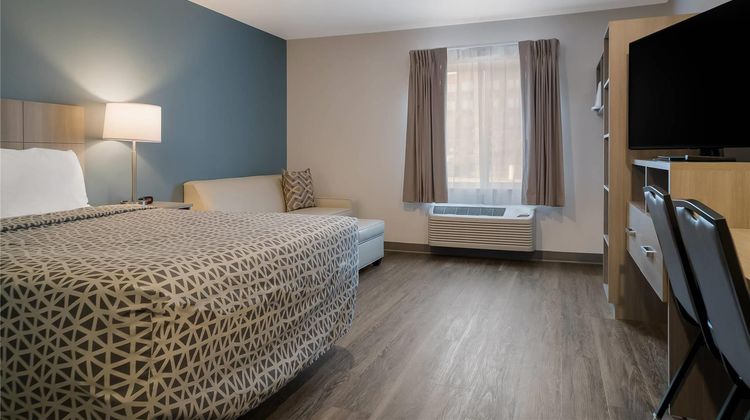 WoodSpring Stes Detroit Sterling Heights Room