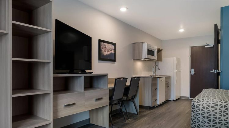WoodSpring Stes Detroit Sterling Heights Room