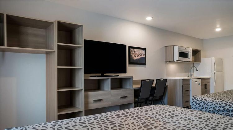 WoodSpring Stes Detroit Sterling Heights Room