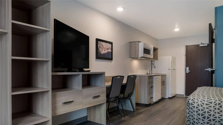 WoodSpring Stes Detroit Sterling Heights Room