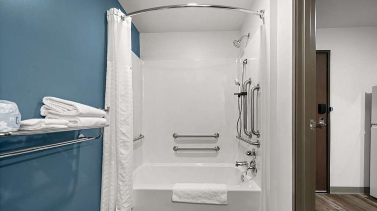 WoodSpring Suites Dearborn-Detroit Room