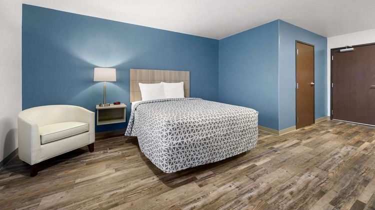 WoodSpring Suites Dearborn-Detroit Room