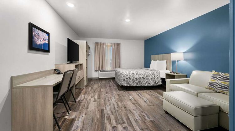 WoodSpring Suites Dearborn-Detroit Room