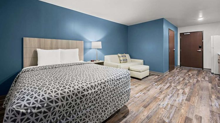 WoodSpring Suites Dearborn-Detroit Room