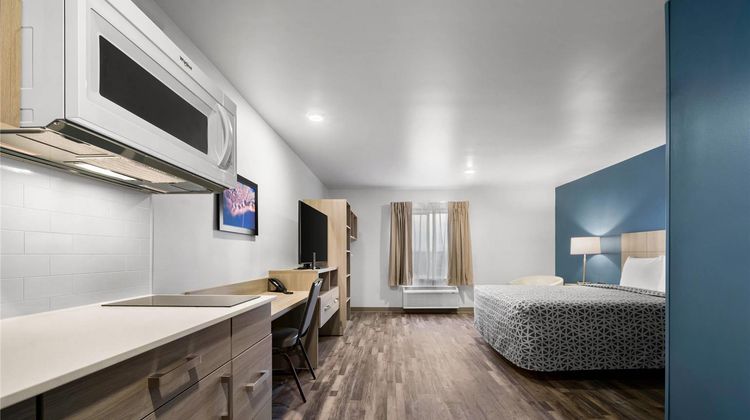 WoodSpring Suites Dearborn-Detroit Room