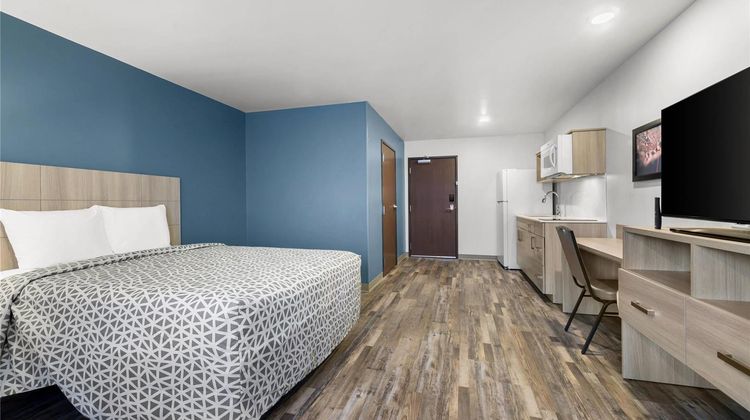 WoodSpring Suites Dearborn-Detroit Room