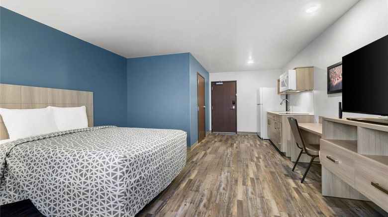 <b>WoodSpring Suites Dearborn-Detroit Room</b>. Images powered by <a href="https://iceportal.shijigroup.com/" title="IcePortal" target="_blank">IcePortal</a>.