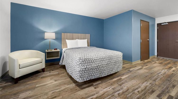 WoodSpring Suites Dearborn-Detroit Room