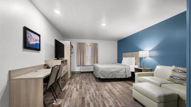 WoodSpring Suites Dearborn-Detroit Room
