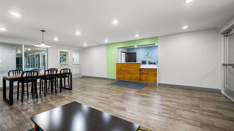 WoodSpring Suites Dearborn-Detroit Lobby
