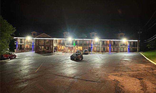 Suburban Studios Branson On The Strip Exterior