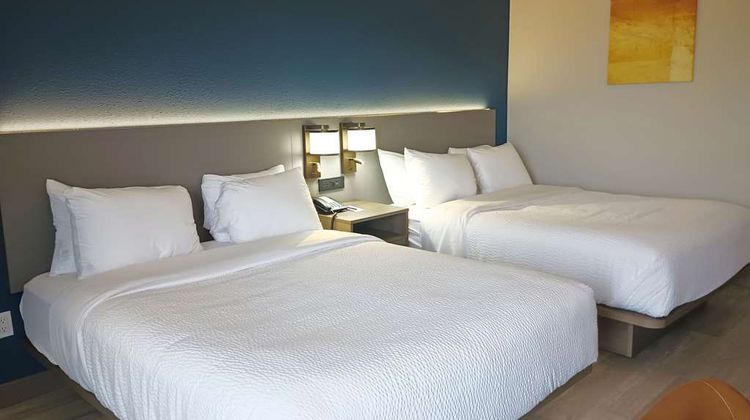 Comfort Inn & Suites Room