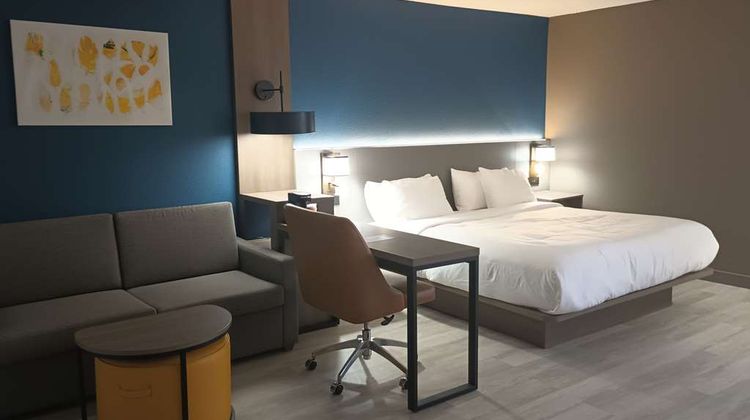 Comfort Inn & Suites Room