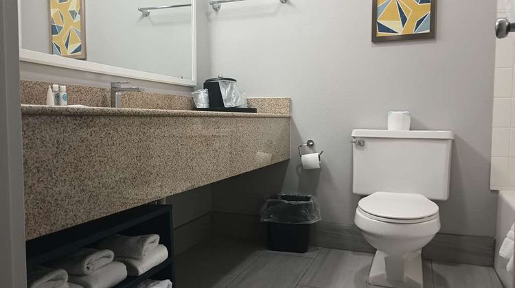 Comfort Inn & Suites Room