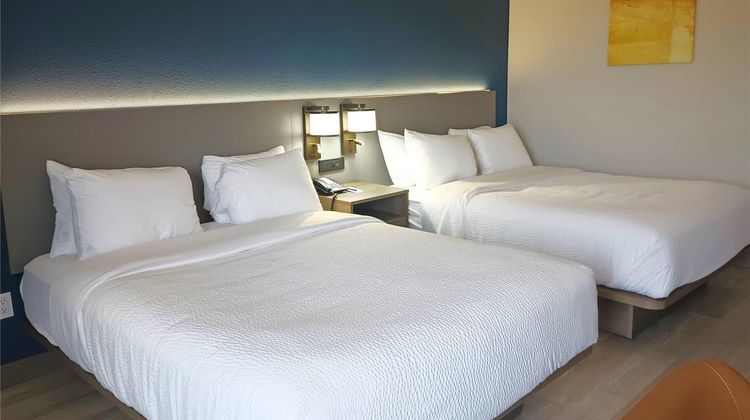 Comfort Inn & Suites Room