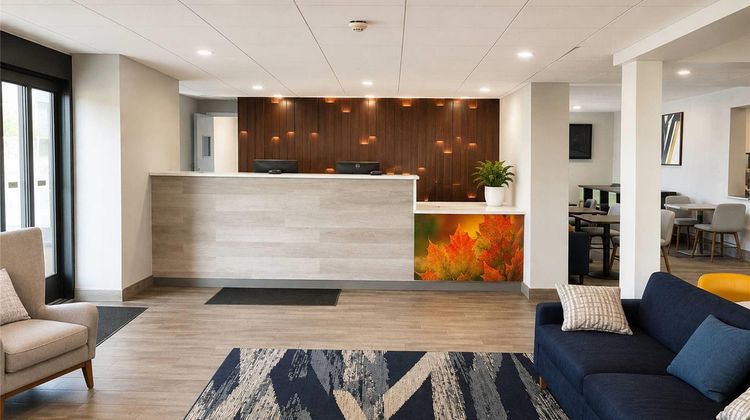 Comfort Inn & Suites Lobby