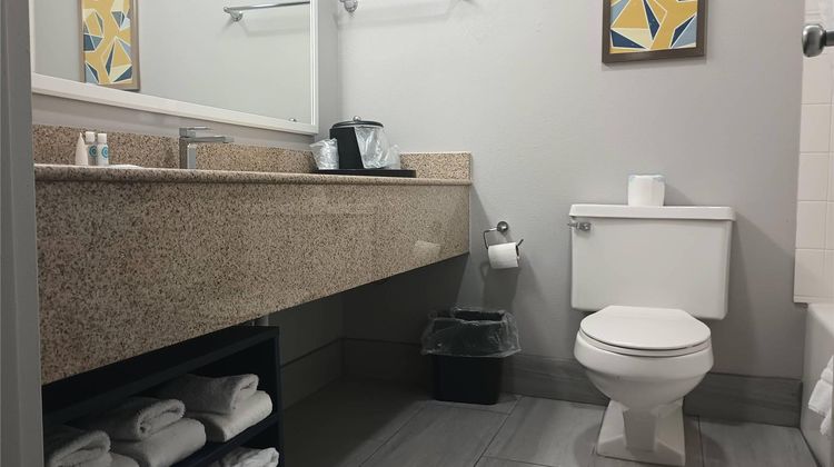 Comfort Inn & Suites Room