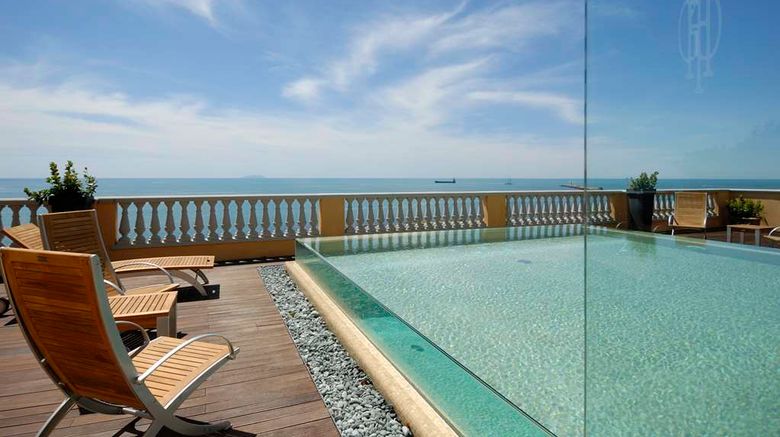 <b>Grand Hotel Palazzo Livorno Pool</b>. Images powered by <a href="https://iceportal.shijigroup.com/" title="IcePortal" target="_blank">IcePortal</a>.