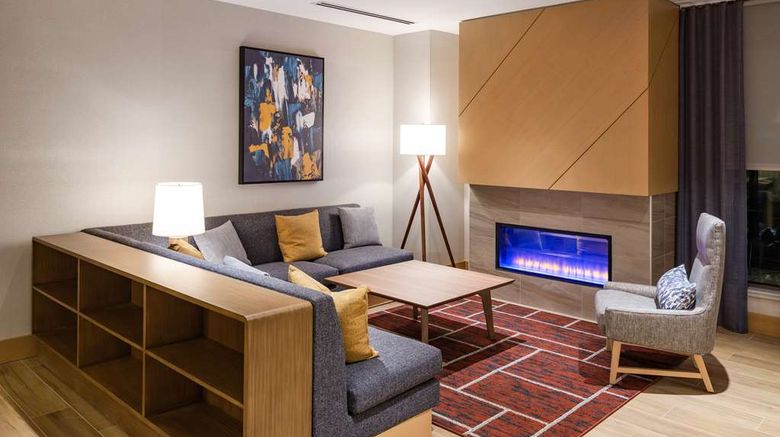 <b>Hyatt Place Albany/Downtown Lobby</b>. Images powered by <a href="https://iceportal.shijigroup.com/" title="IcePortal" target="_blank">IcePortal</a>.