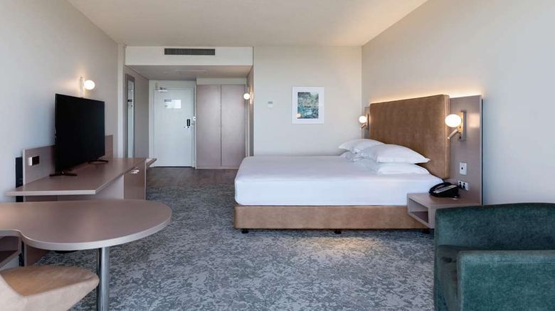 <b>Hilton Garden Inn Darwin Room</b>. Images powered by <a href="https://iceportal.shijigroup.com/" title="IcePortal" target="_blank">IcePortal</a>.