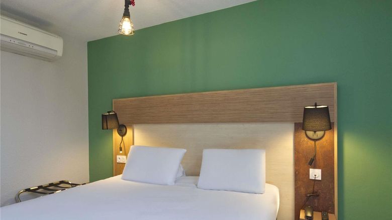 <b>Greet Hotel Dijon Sud Longvic Room</b>. Images powered by <a href="https://iceportal.shijigroup.com/" title="IcePortal" target="_blank">IcePortal</a>.