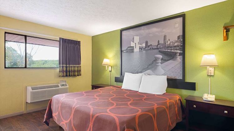 Super 8 by Wyndham Youngstown Room