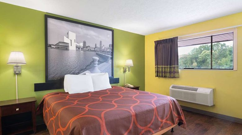 <b>Super 8 by Wyndham Youngstown Room</b>. Images powered by <a href="https://iceportal.shijigroup.com/" title="IcePortal" target="_blank">IcePortal</a>.