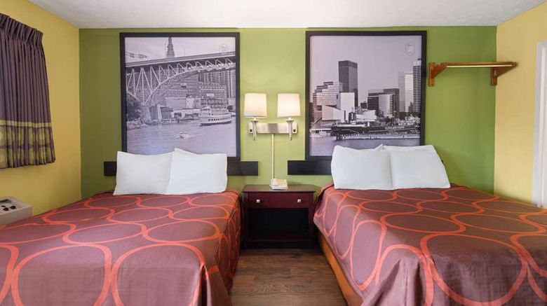 <b>Super 8 by Wyndham Youngstown Room</b>. Images powered by <a href="https://iceportal.shijigroup.com/" title="IcePortal" target="_blank">IcePortal</a>.
