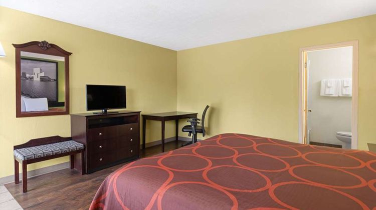 Super 8 by Wyndham Youngstown Room