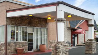 Super 8 by Wyndham Youngstown
