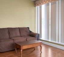 Super 8 by Wyndham Youngstown Lobby
