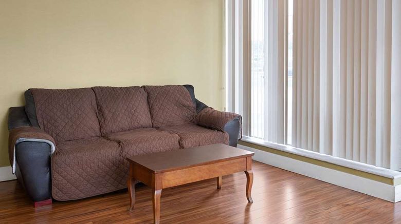 <b>Super 8 by Wyndham Youngstown Lobby</b>. Images powered by <a href="https://iceportal.shijigroup.com/" title="IcePortal" target="_blank">IcePortal</a>.